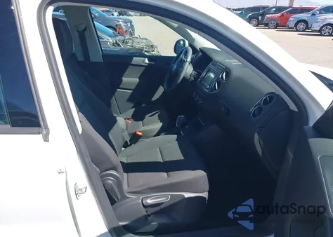 2017 Volkswagen Tiguan 2.0T/2.0T S z USA, uszkodzony, nr VIN WVGAV7AX4HK053631